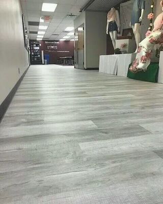 工裝美學(xué)新趨勢 精裝房與辦公場所為何鐘情石塑地板？